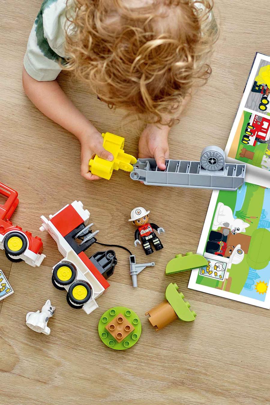  LEGO® DUPLO® Kurtarma İtfaiye Kamyonu 10969 Yapım Oyuncağı (21 Parça)